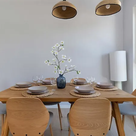 Spacious In With Sauna, Gym, Parking And Desk By Renters Prestige