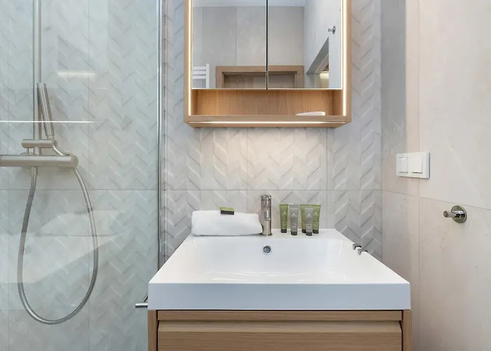 Daire Spacious In With Sauna, Gym, Parking And Desk By Renters Prestige