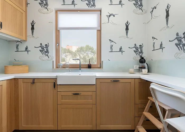 Spacious In With Sauna, Gym, Parking And Desk By Renters Prestige *