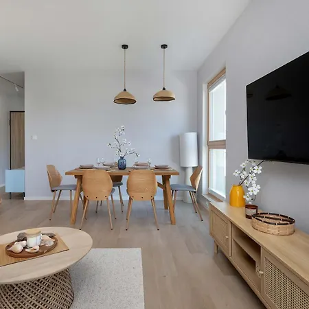 Spacious In With Sauna, Gym, Parking And Desk By Renters Prestige *