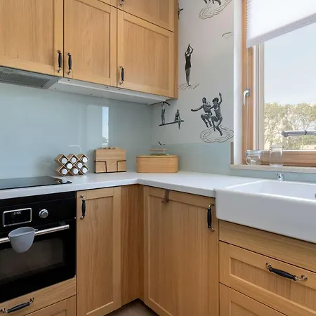 Spacious In With Sauna, Gym, Parking And Desk By Renters Prestige *