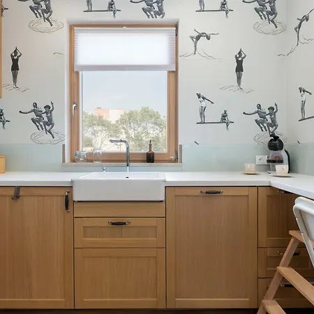 Spacious In With Sauna, Gym, Parking And Desk By Renters Prestige *