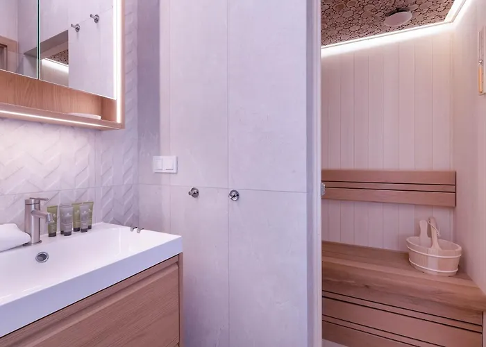 Spacious In With Sauna, Gym, Parking And Desk By Renters Prestige Gdansk