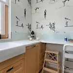 Apartment Spacious In With Sauna, Gym, Parking And Desk By Renters Prestige *