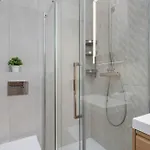 Spacious In With Sauna, Gym, Parking And Desk By Renters Prestige *