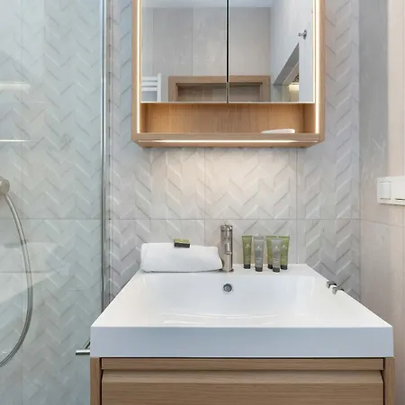 Appartement Spacious In With Sauna, Gym, Parking And Desk By Renters Prestige